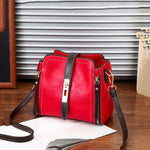 Bolsa Femininina Tranversal Fivela Lillian